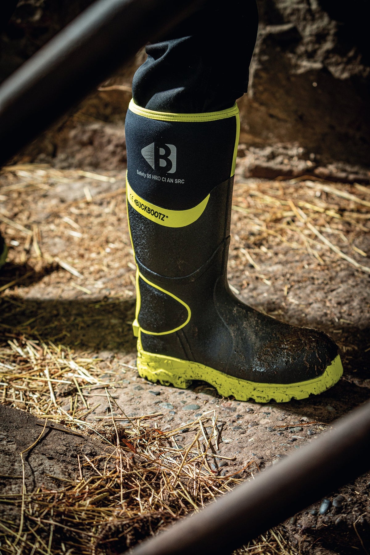 Buckbootz BBZ8000 Black / Hi-Vis Yellow safety wellingtons – detail view