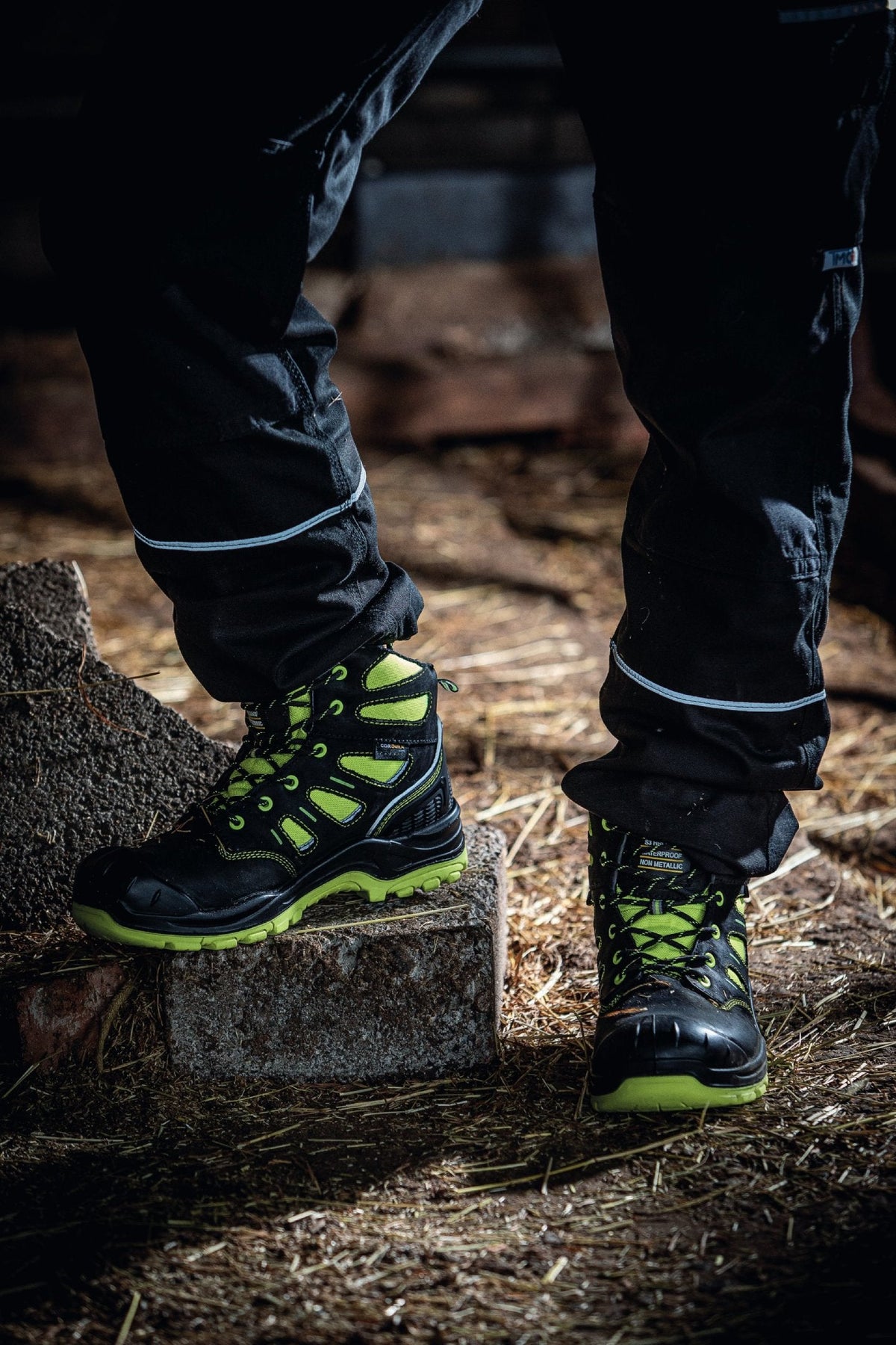 Buckbootz BVIZ2 Black / Hi-Vis Yellow safety boots – detail view
